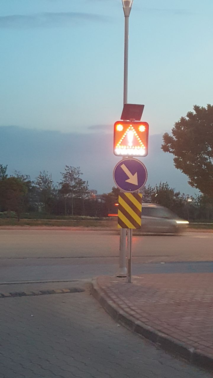 Solar LED'li Yol Bakım ve Uyarı Levhaları